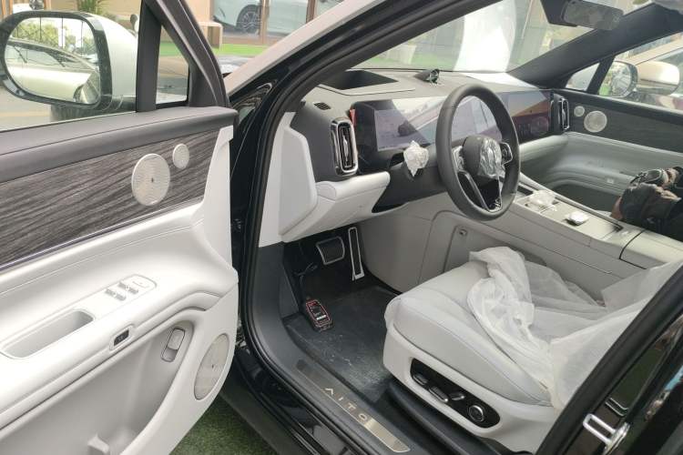 Used Hima AITO M9 2024 All-Electric Ultra Version 100 kWh 5-Seater Model
