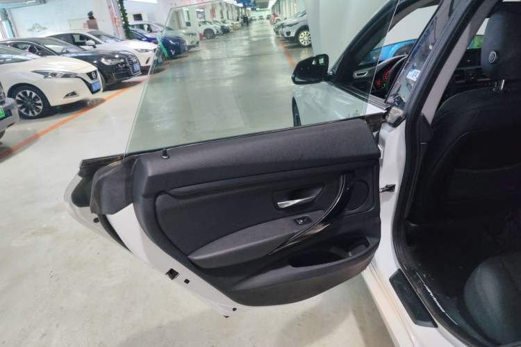 Used BMW 3 Series GT 2018 320i Sport Edition
