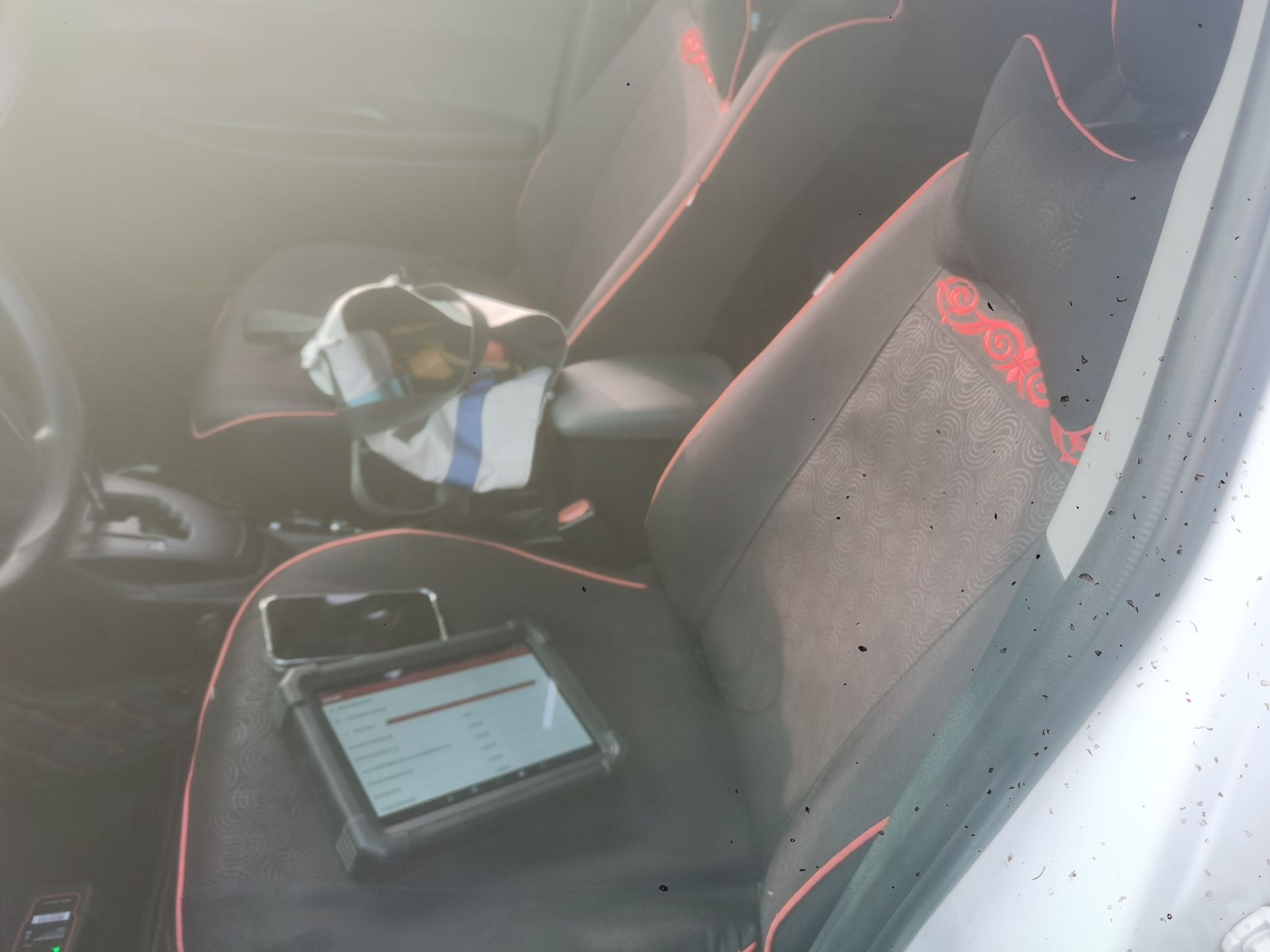 المقاعد الأمامية داخل السيارة