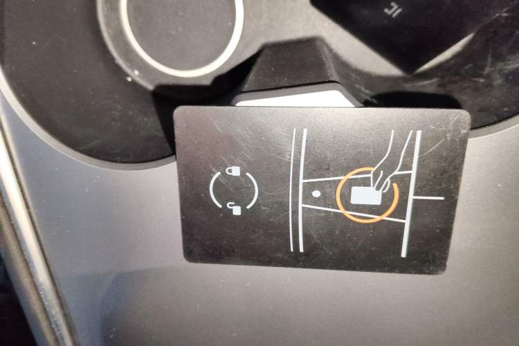 Used Tesla Model Y 2023 Long-Range All-Wheel-Drive Version
