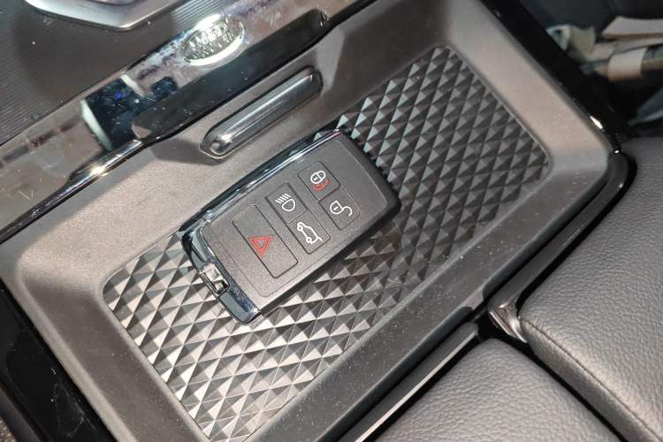 Used Land Rover Range Rover Evoque 2023 Aurora L 249 PS Collins Antique Bronze Special Edition
