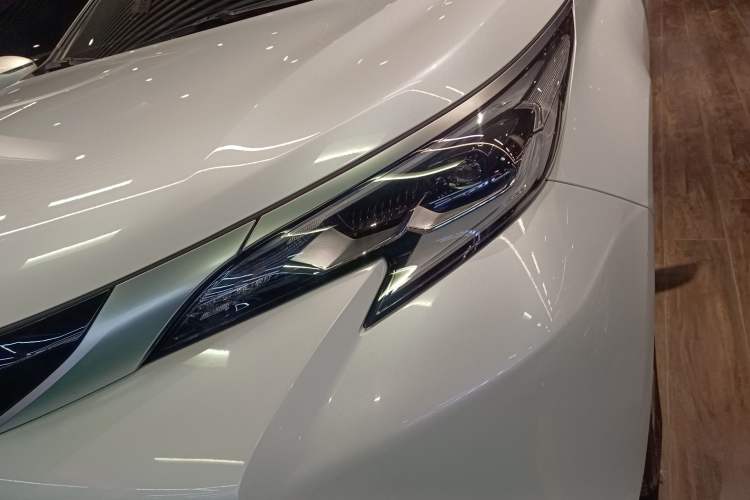 Used Toyota Sienna 2023 2.5L Hybrid Deluxe Edition
