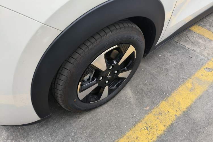 Used Wuling Bingo PLUS 2024 330 km Range Five-Seater Version
