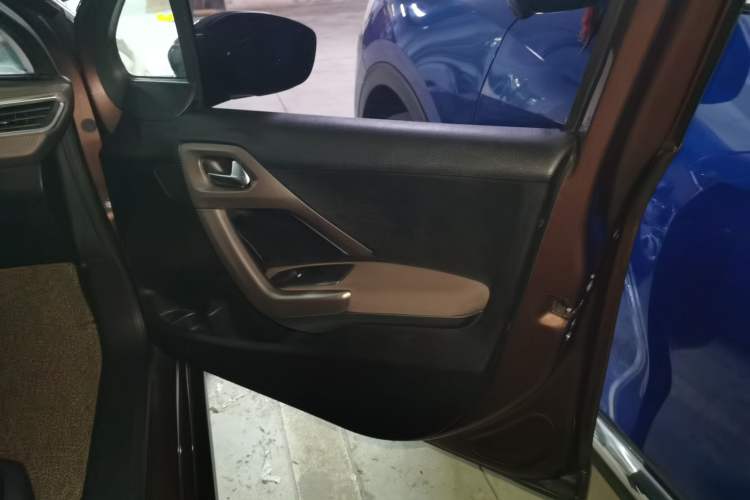 Used Peugeot 2008 2014 1.6L Automatic Fashion Edition
