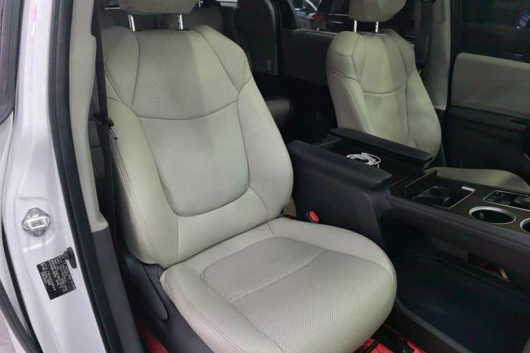 Used Toyota Sienna 2021 2.5L Hybrid Comfort Edition