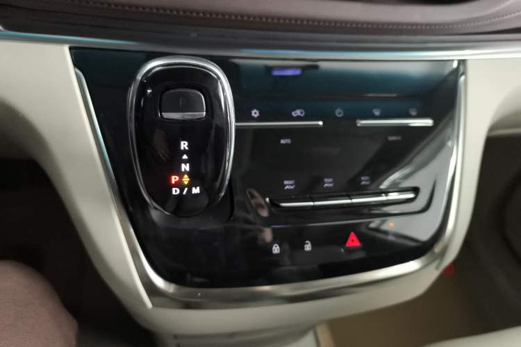 Used Buick GL8 2022 Land Cruiser Executive Class 652T Comfort Model
