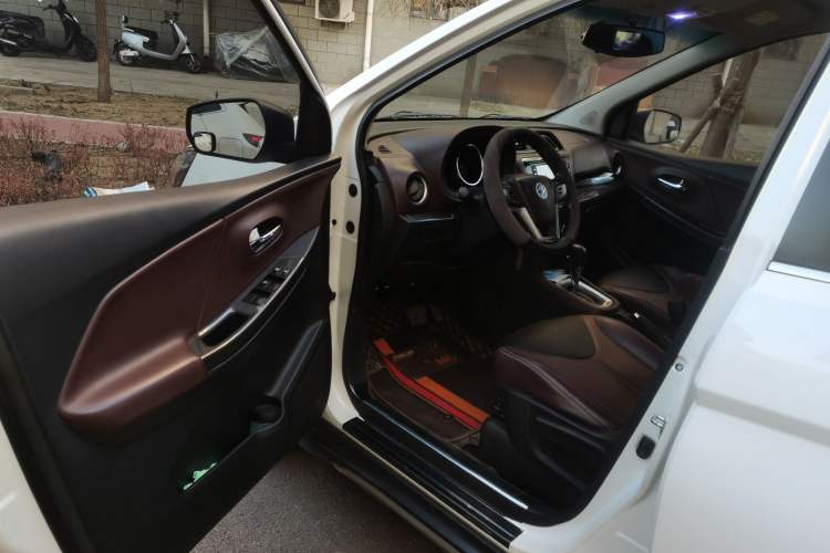 Used Venucia M50V 2017 1.6L XL CVT Luxury Edition
