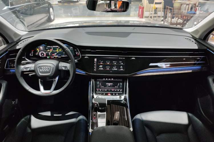 Used Audi Q7 2021 45 TFSI quattro S line Sport model
