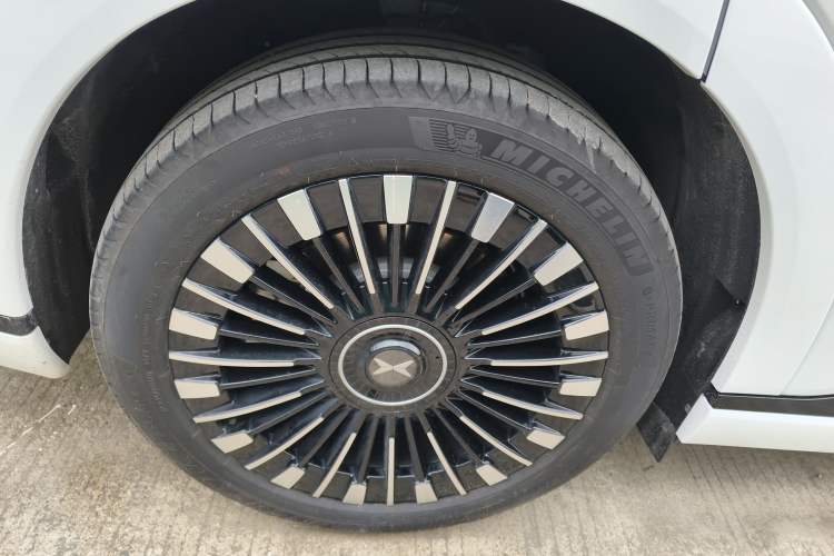 Used XPeng X9 2025 740 Ultra-Long Range Max
