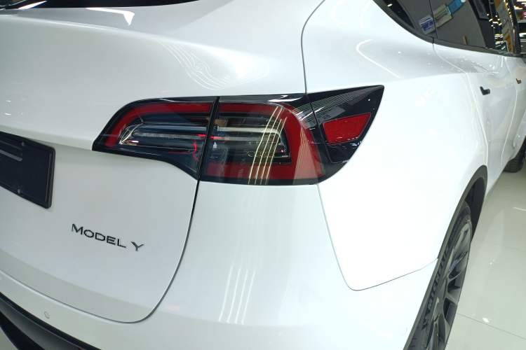 Used Tesla Model Y 2021 Long-Range All-Wheel-Drive Version
