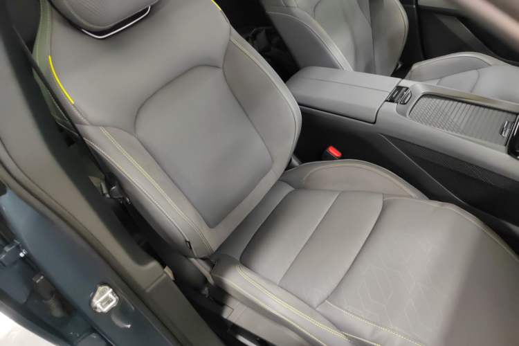 Used Lynk & Co 08 EM-P 2025 220 km All-Wheel-Drive Performance Halo