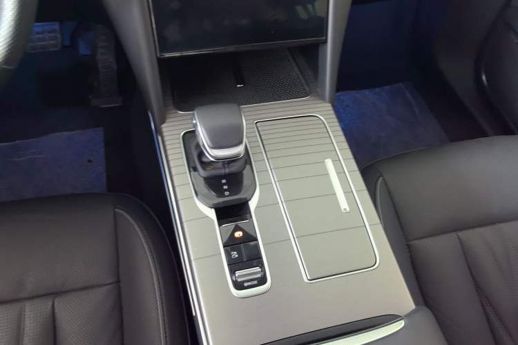 Used Hongqi HS7 PHEV 2024 2.0T PHEV Four-Wheel Drive Flagship Edition 6 Seats