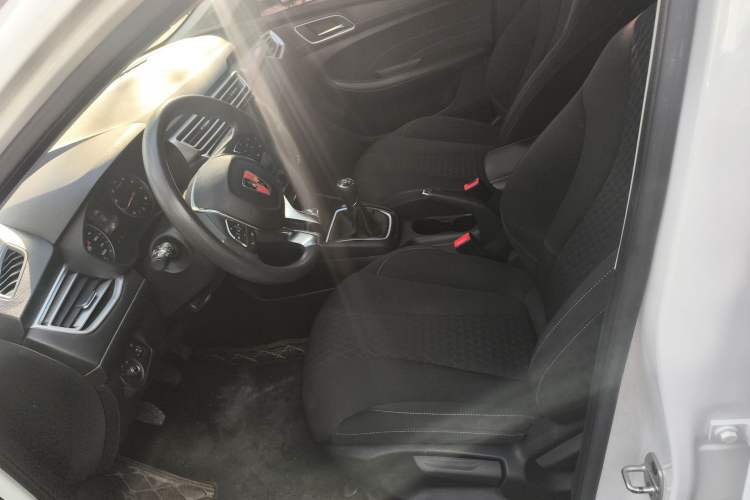 Used Roewe i5 2020 1.5L Manual 4G Connect Luxury Edition
