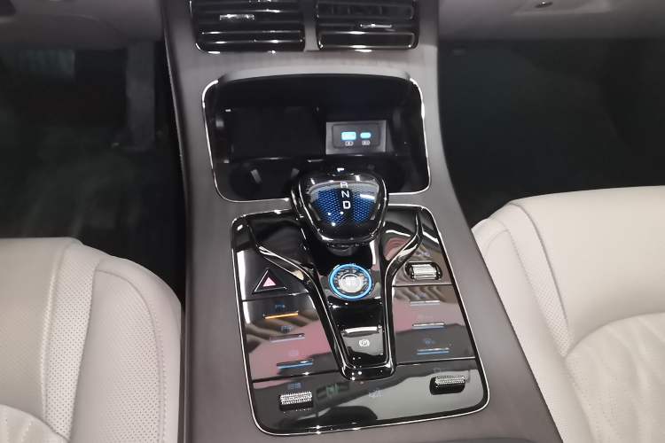 Used BYD Han 2025 EV Intelligent Driving Edition 701KM LiDAR Flagship Model
