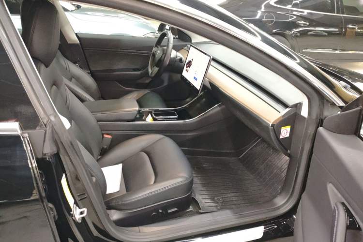 Used Tesla Model 3 2019 Long-Range Rear-Wheel-Drive Version
