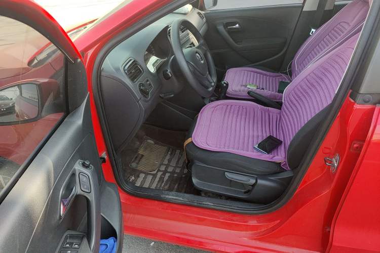 Used Volkswagen Polo 2014 1.4L Manual Fashion Edition
