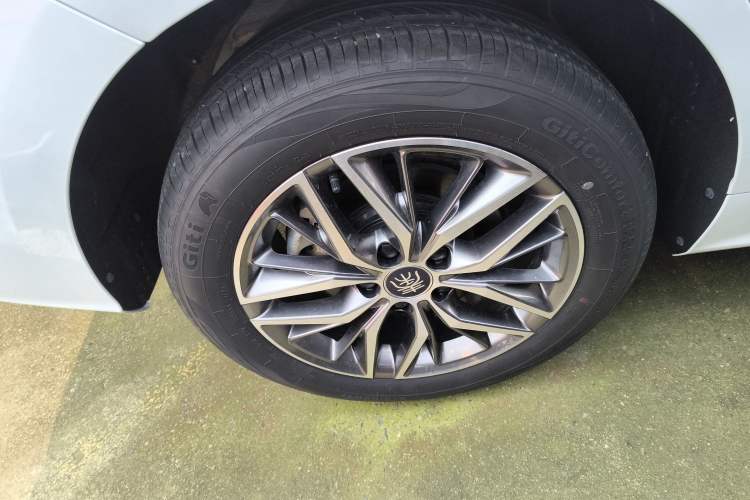 Used BYD Qin PLUS 2024 HONOR Edition DM-i 120KM Excellence Model
