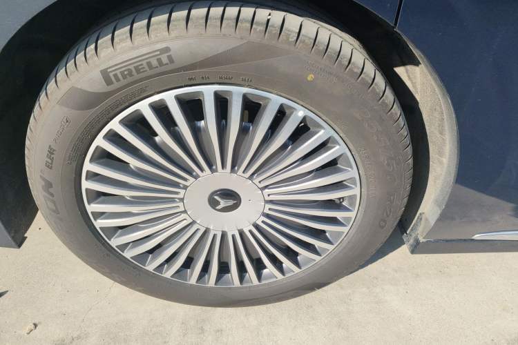 Used VOYAH Dream 2025 PHEV Four-Wheel-Drive Flagship Kunpeng Edition
