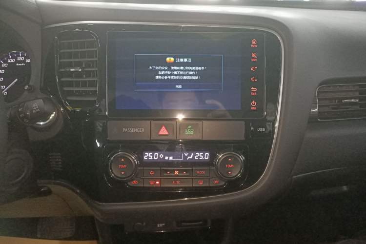 Used Mitsubishi Outlander 2019 2.4L 4x4 Zhi Xiang Edition 5 Seats China VI Standard
