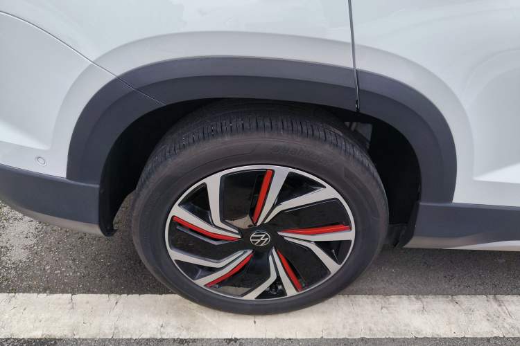 Used Volkswagen Tharu 2024 300TSI Two-Wheel-Drive Moon Luxury Edition
