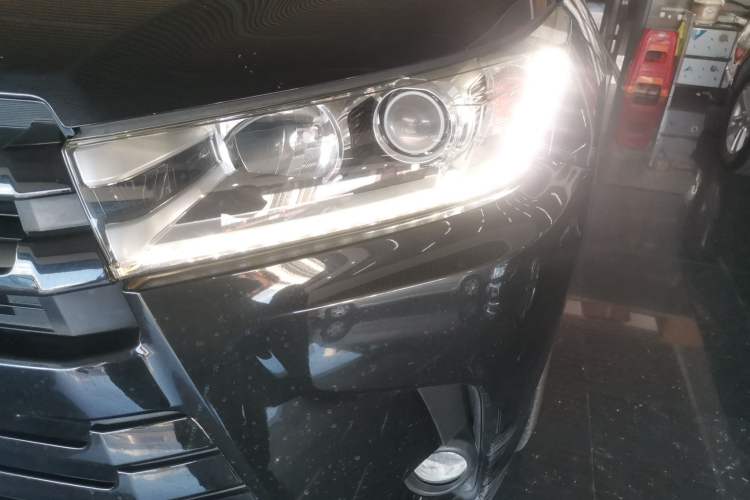 Used Toyota Highlander 2018 2.0T Two-Wheel Drive Elite Version 5 Seats China VI Standard
