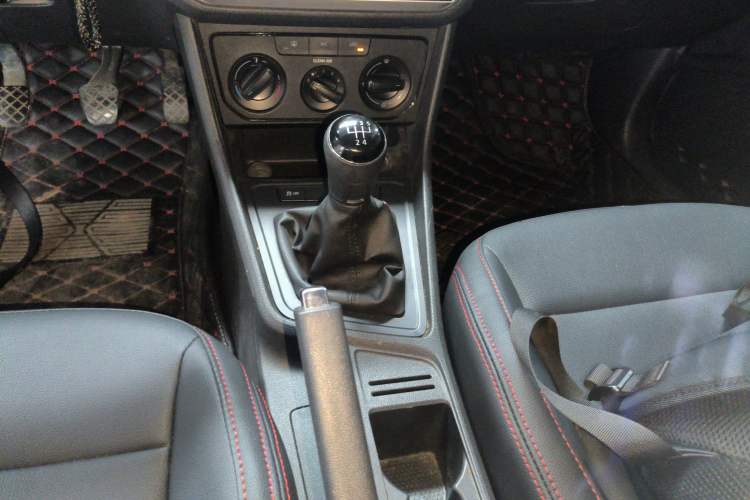 Used Volkswagen Lavida 2015 1.6L Manual Fashion Edition
