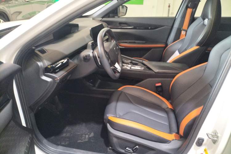 Used Changan UNI-V 2023 1.5T Prestige Model
