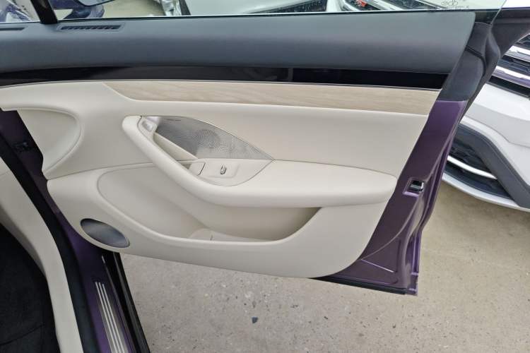 Used Hima Luxeed R7 2024 All-Electric 667 km Max
