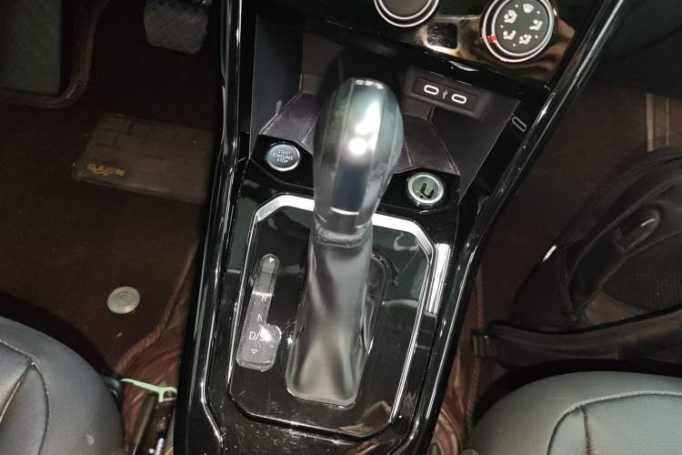 Used Volkswagen T-ROC 2021 280TSI DSG Two-Wheel Drive Comfort Connect Edition
