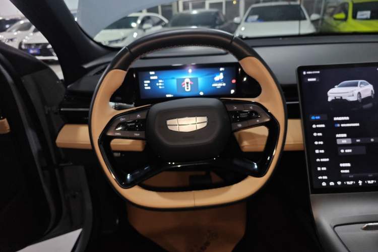 Used  L6 2023 125km MAX