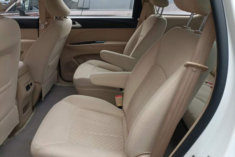 Used Baojun 730 2016 Revised 1.5L Manual Standard Version 7 Seats China V Emission Standard
