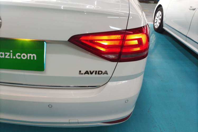 Used Volkswagen Lavida 2017 1.6L Automatic Comfort Edition
