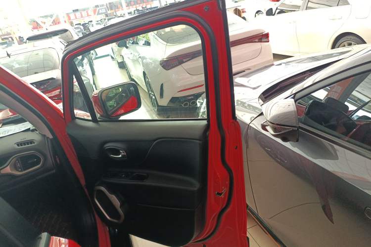 Used  Renegade 2017 180T Automatic Kinetic Edition+
