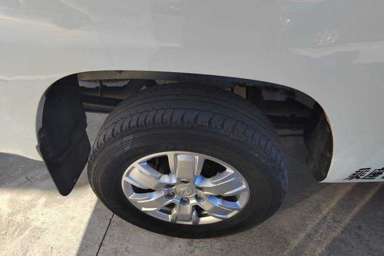 Used SAIC MAXUS T70 2019 2.0T Diesel Automatic Two-Wheel Drive Luxury Version with Long Body and High Ground Clearance
