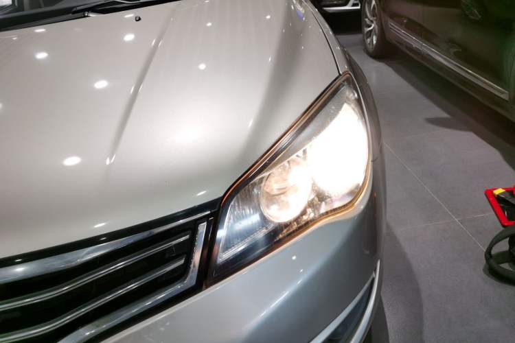 Used Roewe 350 2015 1.5L Automatic Luxury Sunroof Edition
