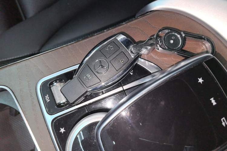 Used Mercedes-Benz GLC 2019 Refreshed GLC 300 L 4MATIC Dynamic Edition
