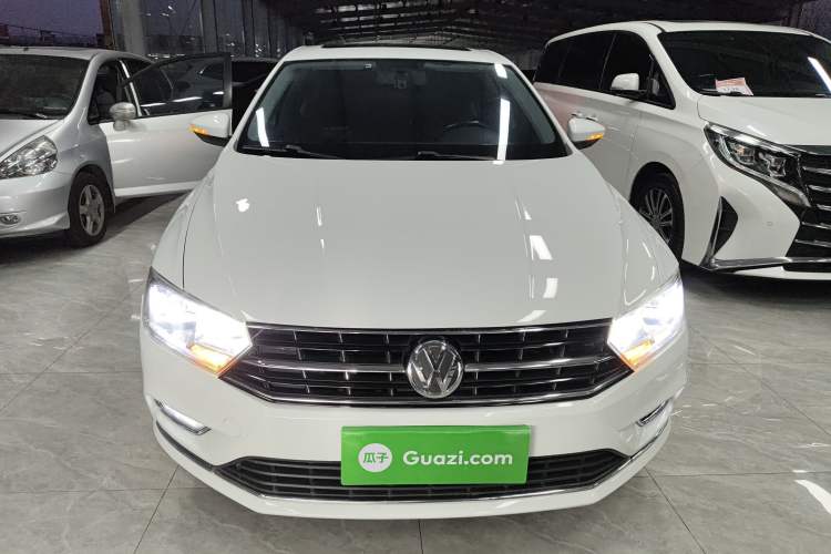 Used Volkswagen Bora 2016 1.6L manual Comfort trim level
