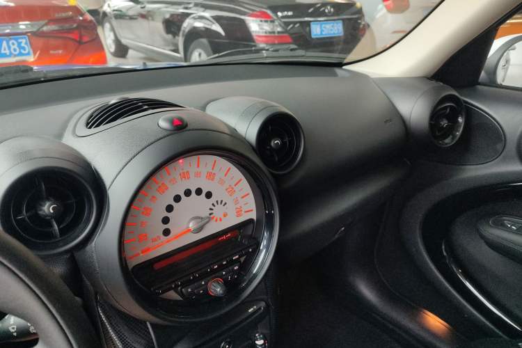 Used  Countryman 2014 1.6L COOPER Fun
