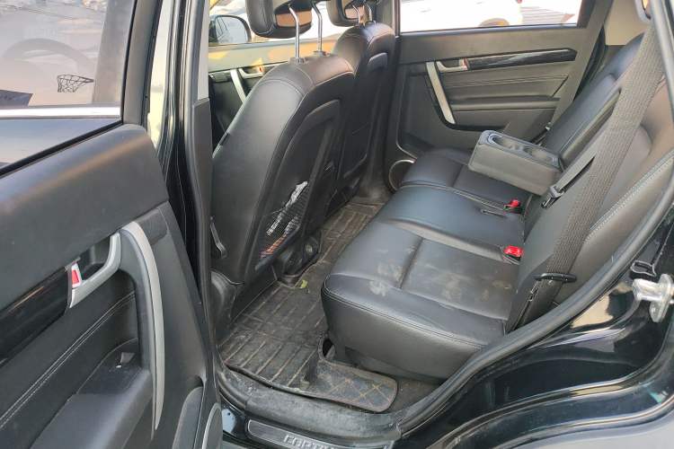 Used Chevrolet Captiva 2015 2.4L 4x4 Flagship Edition 7-Seater
