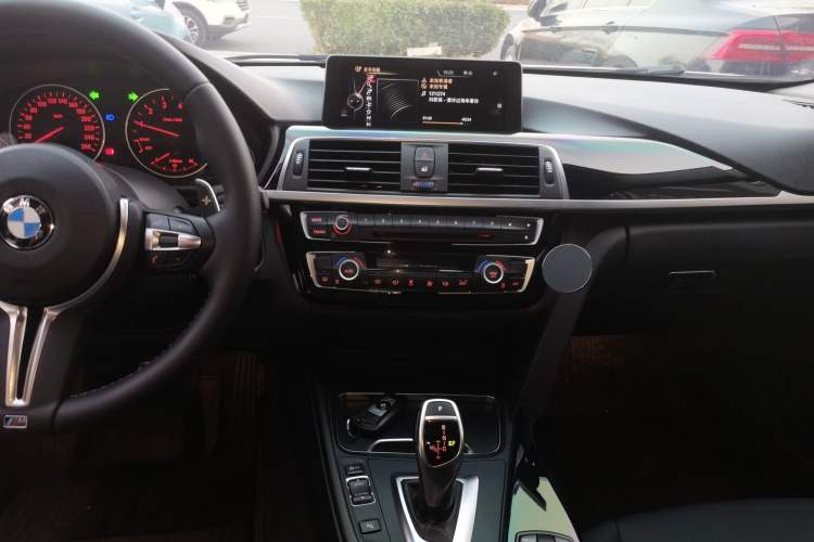 Used BMW 3 Series 2016 320Li Ambition Model
