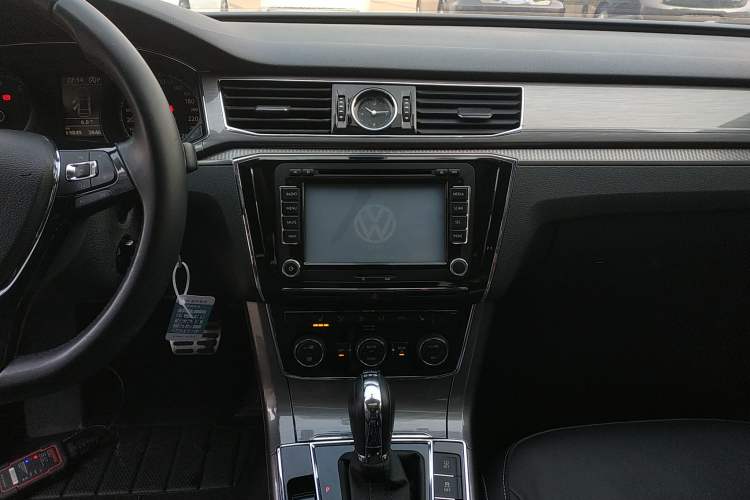 Used Volkswagen Passat 2016 330TSI DSG Luxury Edition