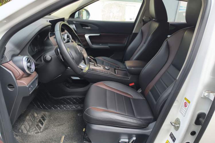 Used Wey VV5 2021 1.5T Two-Wheel Drive Color Pioneer