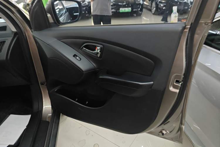 Used Hyundai ix35 2015 2.0L Automatic 2WD Smart Version China V Standard
