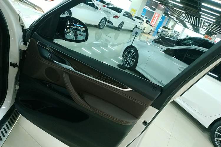 Used BMW X5 2018 xDrive28i
