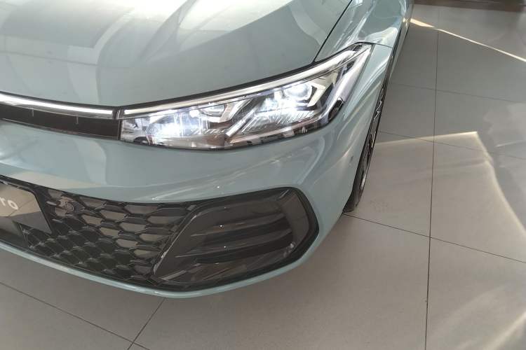 Used Volkswagen Passat 2025 Pro 380TSI Starry Dragon Luxury Edition