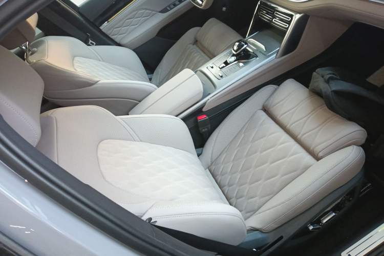 Used BYD Tang New Energy 2025 DM-i 115KM Cloud Ride Flagship Model
