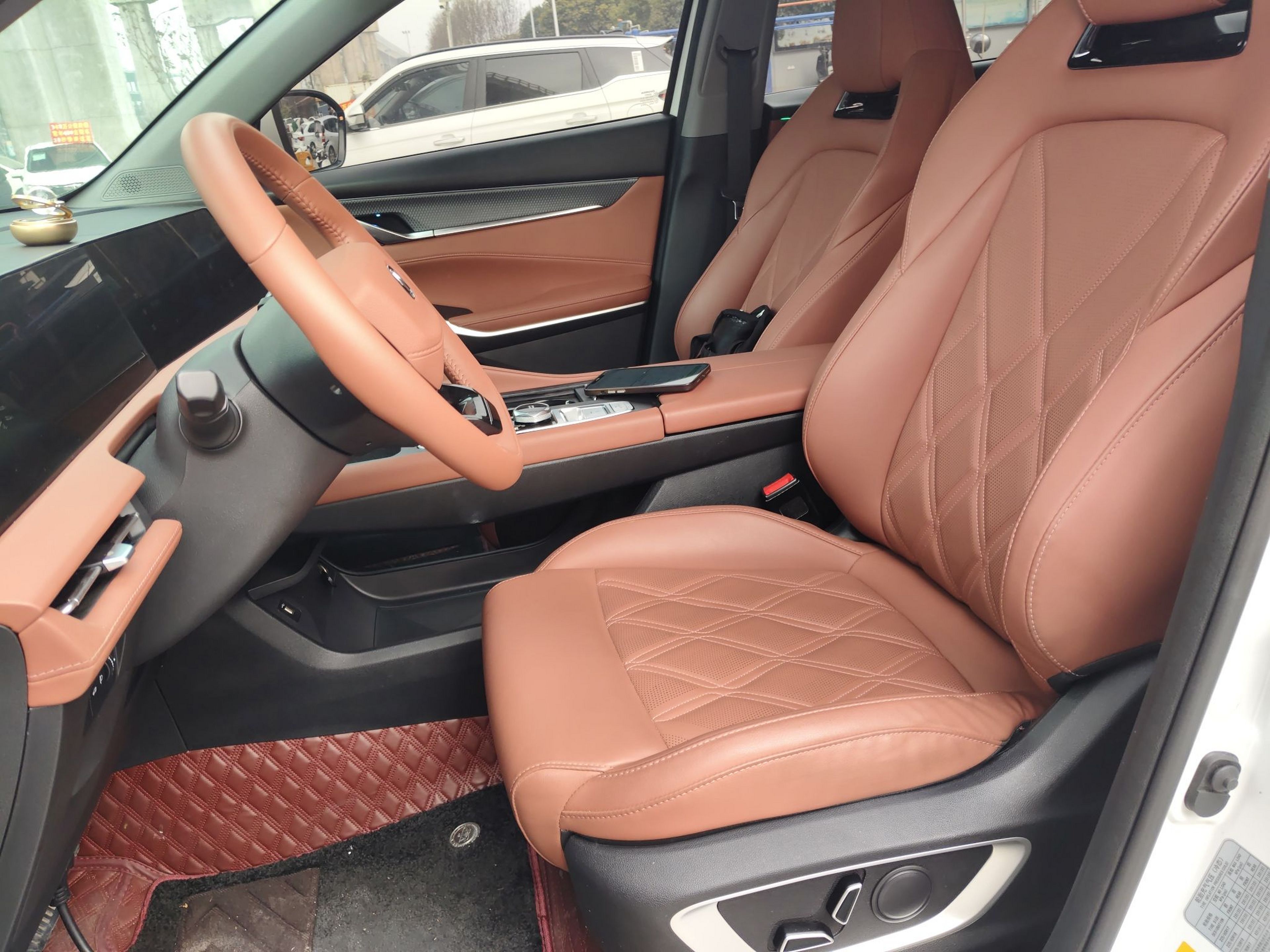 Переднее сиденье в автомобиле