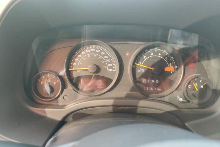 Used  Compass 2015 2.0L two-wheel drive sport version
