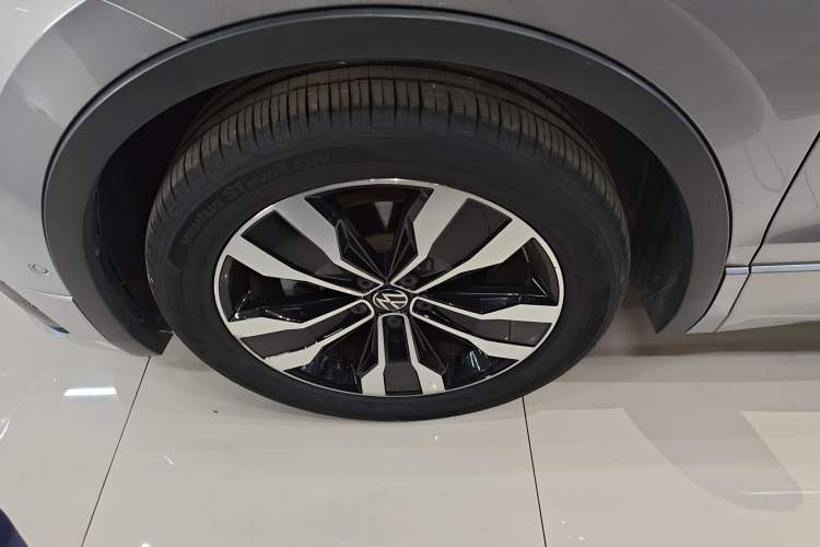 Used Volkswagen Tiguan L 2022 330TSI Automatic Two-Wheel Drive R-Line Enhanced Edition
