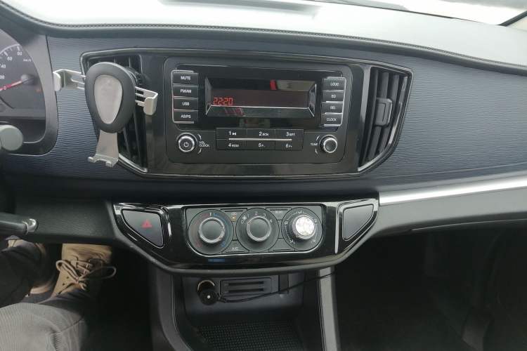 Used FORTHING Lingzhi 2022 M5 1.6L Practical 7-Seater